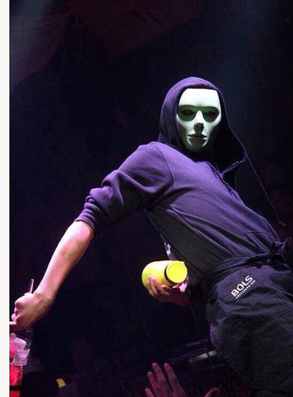 湖南兩英鎮(zhèn)招聘花式調(diào)酒師：1名，薪資5000-6000