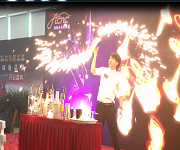 珠海將車網開業盛典邀請【佛山展翅調酒咖啡西點培訓學?！空{酒師為花式調酒演出嘉賓