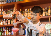 【佛山展翅調酒咖啡西點培訓學?！恐x凱亮