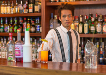 【佛山展翅調酒咖啡西點培訓學?！奎S素杰