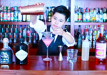 【佛山展翅調酒咖啡西點培訓學?！颗{酒師晨晨