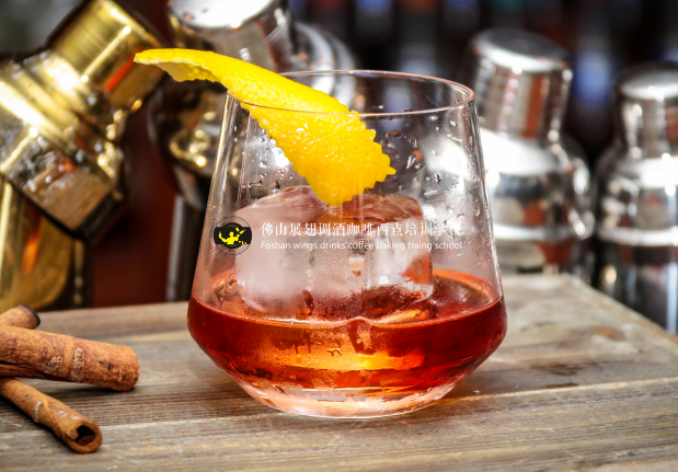 調(diào)酒培訓(xùn)學(xué)校零基礎(chǔ)的人可以去嗎?