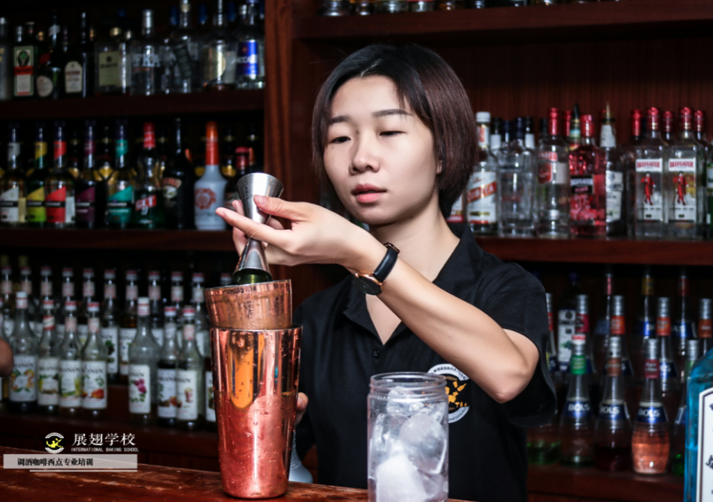 調(diào)酒師培訓(xùn)學(xué)校多少錢(qián)學(xué)費(fèi)？